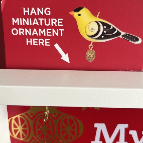 Hallmark Miniature Ornament Hanger NWT - Picture 2 of 3